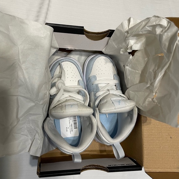 Shoes - Picture 3 of 9